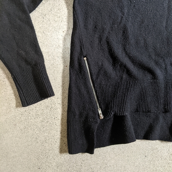 Banana Republic Sweater - Picture 5 of 6
